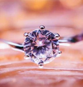 5 motivos para comprar un anillo de compromiso en una joyería online - Trucos de hogar