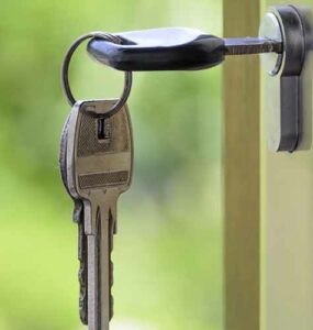 Descubre cuándo es necesario hacer un cambio de cerradura en tu hogar - Trucos de hogar